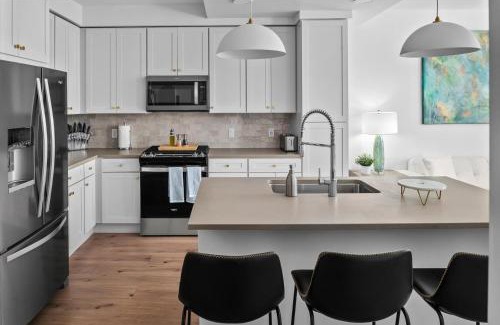 Downtown Salt Lake City Apartment | Incredible views! Pool,Gym,HTub