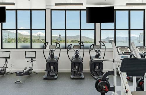 Downtown Salt Lake City Apartment | Incredible views! Pool,Gym,HTub