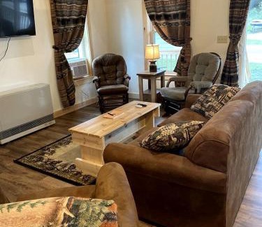 Greenville House | Incredible Wooden Cabin with Fire Pit and Barbecue in Greenville, Maine