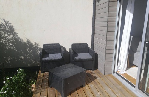 Locmariaquer Apartment | Independant studio, beach and fishing, hiking trails, harbour and shops 800m