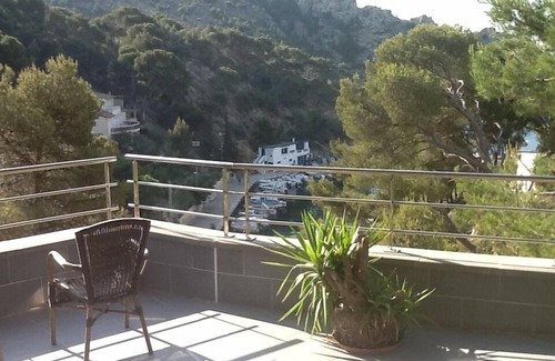 Ensues-la-Redonne Apartment | Independent apartment in villa, in the pines overlooking the sea.