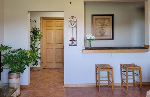 Joliet Condo | Independent apartment, 2 big beds, kitchen, laundry, parking space, pets allowed