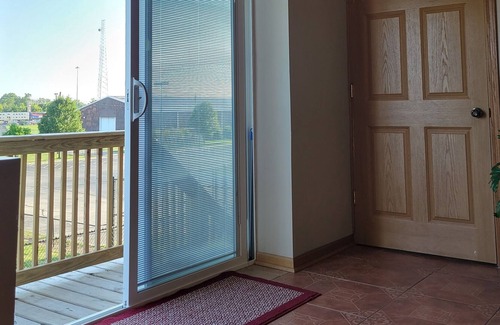 Joliet Condo | Independent apartment, 2 big beds, kitchen, laundry, parking space, pets allowed