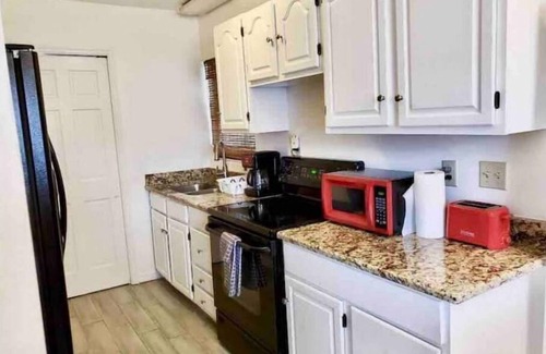 Lake Mary Villa | Independent Clean Guest house lake/kayaks/jacuzzy