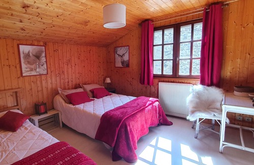 Montaigut-le-Blanc Cottage | Independent cherry cottage with garden for up to 8 people near Besse.