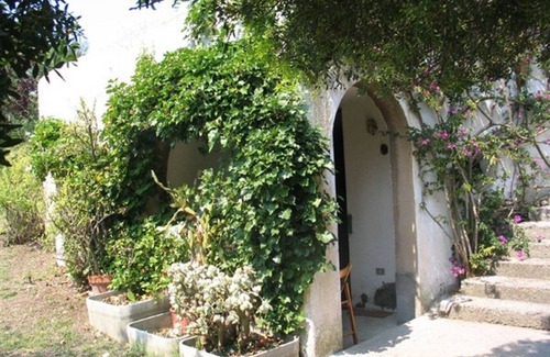 Capo D'arco House | Independent studio in villa with garden.