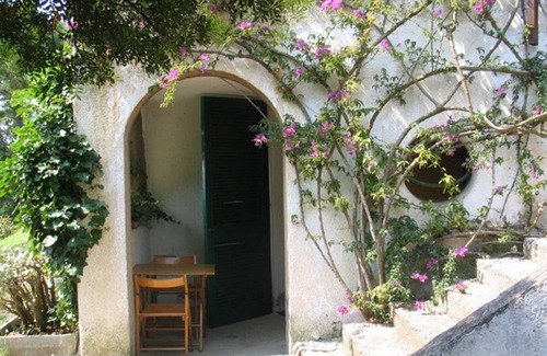 Capo D'arco House | Independent studio in villa with garden.