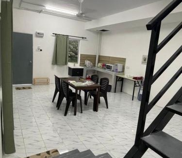 Jenjarom Villa | Inderapura Villa Free Parking