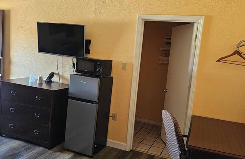 Fairmont City Hotel | Indian Mound Motel