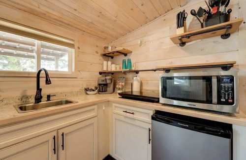 Indian Point Cabin | Indian Point Cabin 21 near SDC, Table Rock Lake & Branson