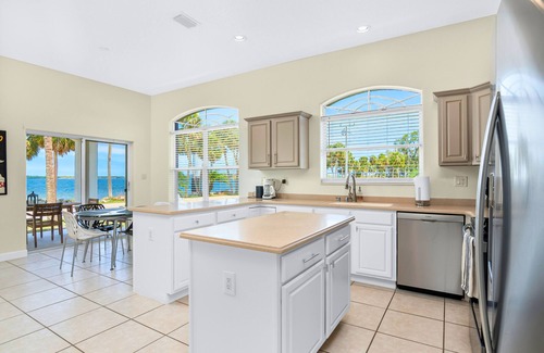 Cocoa House | Indian River: Tranquil Waterfront Retreat