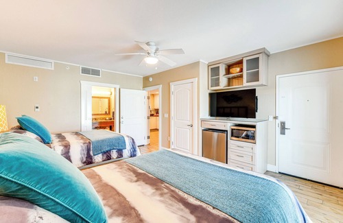Independence Square Condo | Indian Rocks Beach Condo: 2 Balconies, Near Ocean!
