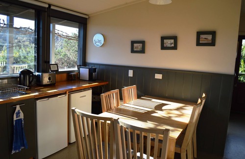 Beechworth House | Indigo Cottage: Heritage Cottage with wrap around views to the Gorge Rock