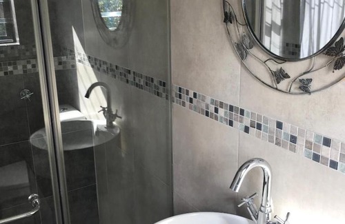 Vermont Apartment | Indigo Place - Gold