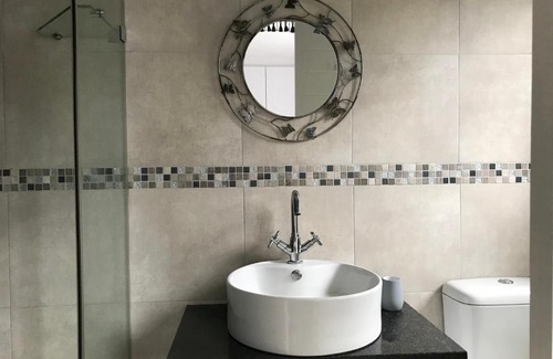 Vermont Apartment | Indigo Place - Gold