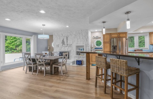 Muskegon House | Indoor Pool by Lake Michigan Beaches & Grand Haven/Slps 24 w/Tennis & Hot Tub