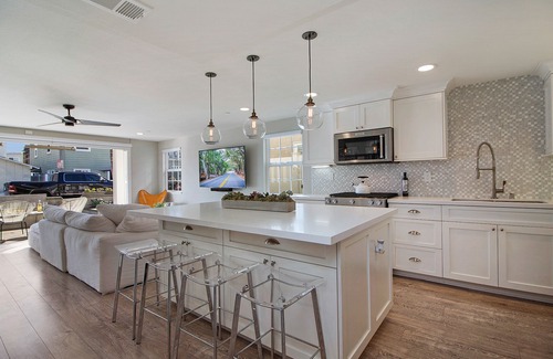 West Newport House | Indoor/Outdoor Living with Stackable Doors, Firepit, BBQ, Outdoor Heater & More!