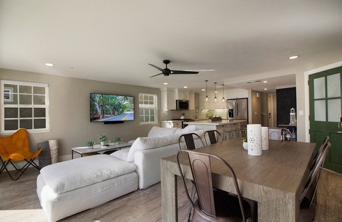 West Newport House | Indoor/Outdoor Living with Stackable Doors, Firepit, BBQ, Outdoor Heater & More!