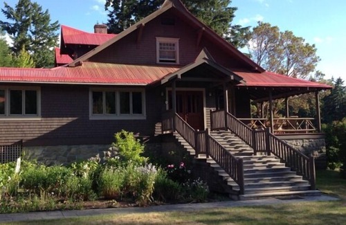 Salt Spring Island House | Indoor Pool, Beach Access, Heritage Home, Sleeps 10, Five Bedrooms, Close 2 town