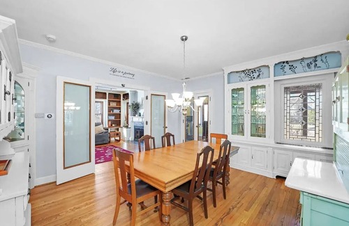 Ottawa House | Indoor pool, Hot Tub, Sauna, Sleeps 13, 4B4Ba, Walk to Downtown Ottawa & River