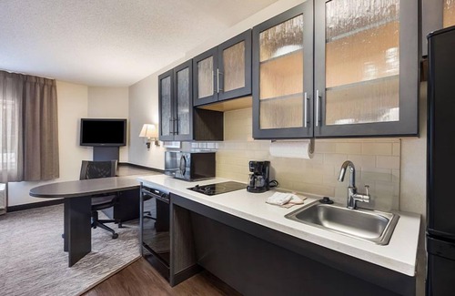 Waukegan Resort | Indulge in Comfort and Convenience! 2 Modern Units, Full Kitchen, Pet-friendly!