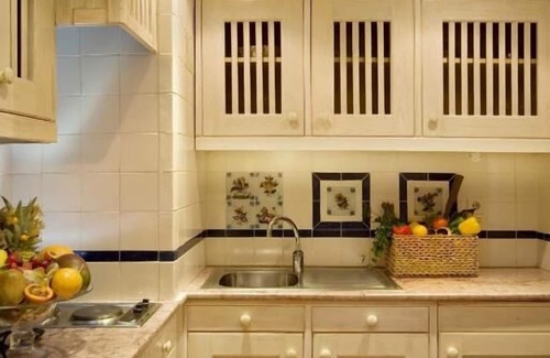 Sao Sebastiao da Pedreira House | Indulge in Home-Like Comfort Two Spacious 1BR Apartment with City View!