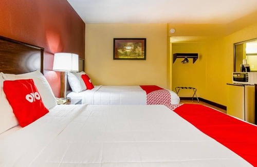 Moline House | Indulge in Home Like Comfort! Free Parking, Near Rock Island Arsenal