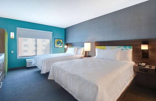 Downtown Tucson Hotel | Indulge in Home Like Comfort! Pool, Kitchen, Free Breakfast, Pets Allowed!