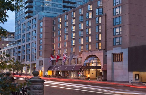 Bloor-Yorkville House | Indulge in Luxury: Heated Indoor Pool, Dining Experiences & Pet-Friendly