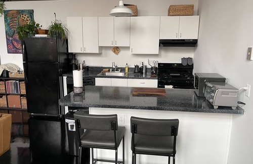 Cabbagetown Apartment | Industrial 1-Bdr Loft with tons of light, 5-min from Beltline!