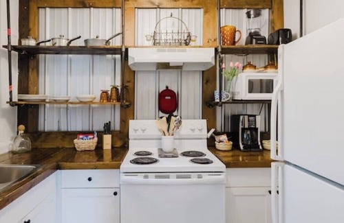 Fort Payne Apartment | Industrial Apartment #5 Queen Studio