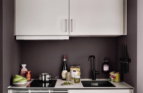 Sydhavnen Apartment | Industrial, chic studio for 4