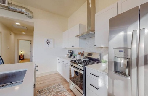 Nob Hill Condo | Industrial Condo|Outdoor Space|Nob Hill