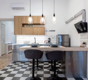 Belso-Ferencvaros Apartment | Industrial Fantasy Apartment