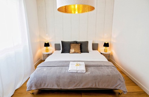 Sao Jose House | Industrial Lisbon Apartment - Adults Only