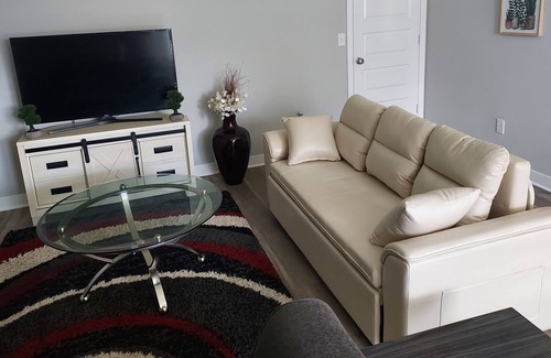 Maxwell Apartment | Indy 500 @ Little Retreat Suite in Fishers!