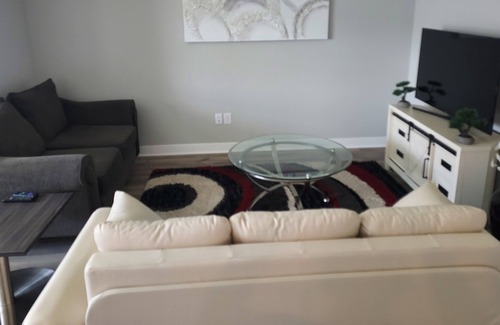 Maxwell Apartment | Indy 500 @ Little Retreat Suite in Fishers!