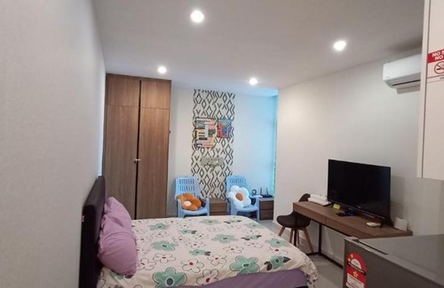 Batu Lintang Apartment | Infinity City View Pool II Kozi Square