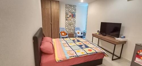 Batu Lintang Apartment | Infinity City View Pool Kozi Square
