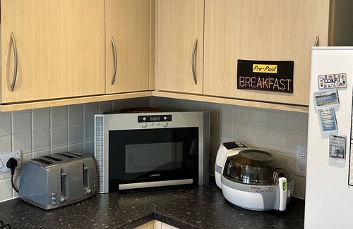 Basingstoke House | Infinity Guest House Wiltshire Crescent