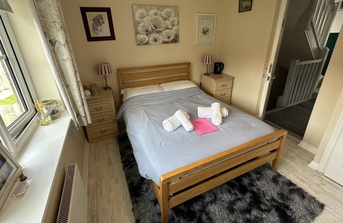 Basingstoke House | Infinity Guest House Wiltshire Crescent