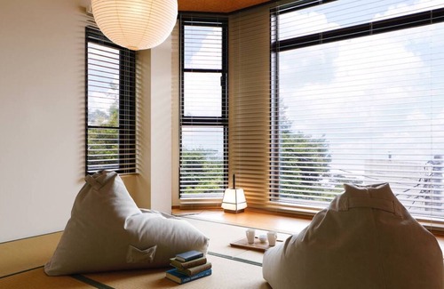 Atami House | Infinity in the sky Counter kitchen with teppany / Atami Shizuoka