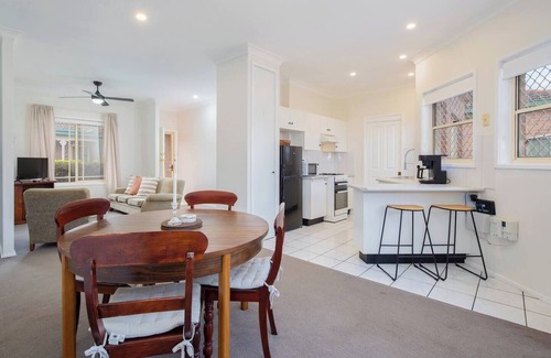 Mayfield House | Ingall Hearth Cosy Comfort near Newcastle Beach
