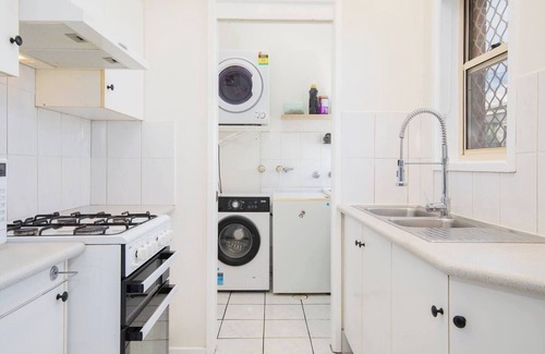 Mayfield House | Ingall Hearth Cosy Comfort near Newcastle Beach