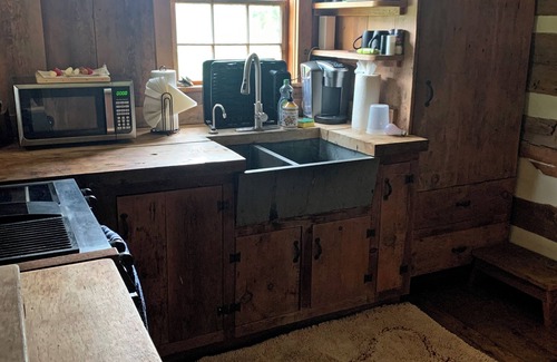 Rippon Cabin | Inglewood - Historic Family Cabin on Working Farm