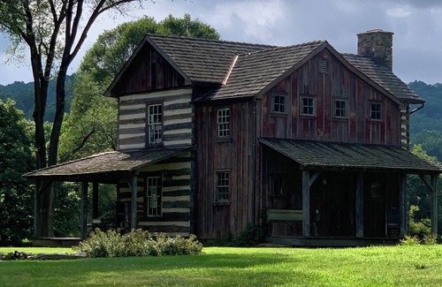 Rippon Cabin | Inglewood - Historic Family Cabin on Working Farm