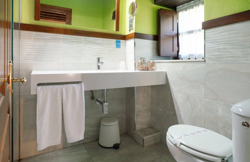 Santianes de Ola House | Inn 'Arciu' with Mountain View, Shared Garden and Wi-Fi