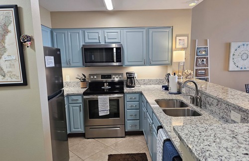 Dauphin Island Condo | Inn at Dauphin Island 110-Walk-in Shower! Walk out to Pools and Beach!