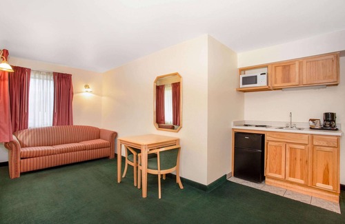 Lander Hotel | Inn at Lander, Travelodge by Wyndham