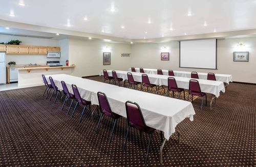 Lander Hotel | Inn at Lander, Travelodge by Wyndham